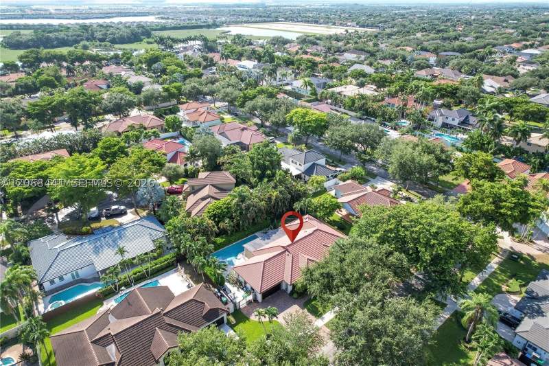 4 bedroom SingleFamilyResidence at 15600 NW 82nd Ct, Royal Palm North 1st Addn, Miami Lakes — photo 4
