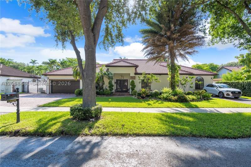 4 bedroom SingleFamilyResidence at 15600 NW 82nd Ct, Royal Palm North 1st Addn, Miami Lakes — photo 5