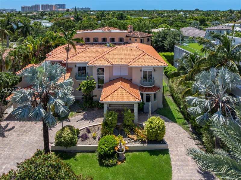 5 bedroom SingleFamilyResidence at 501 Bay Lane, Tropical Isle Homes Sub 3, Key Biscayne — photo 1