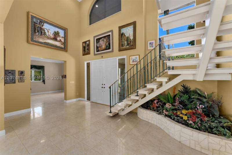 5 bedroom SingleFamilyResidence at 501 Bay Lane, Tropical Isle Homes Sub 3, Key Biscayne — photo 4