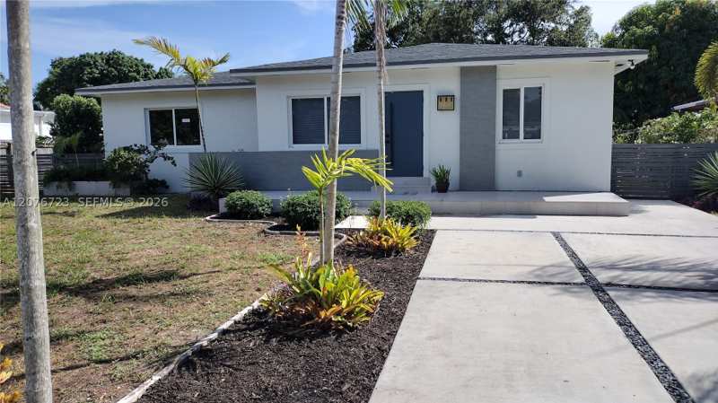 4 bedroom SingleFamilyResidence at 300 S Biscayne River Dr, Rev Plat Of Brandon Park, Miami — photo 1
