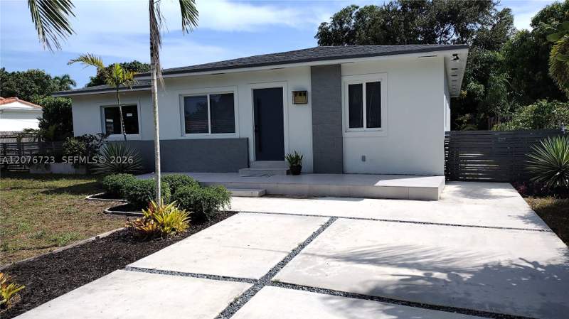 4 bedroom SingleFamilyResidence at 300 S Biscayne River Dr, Rev Plat Of Brandon Park, Miami — photo 2