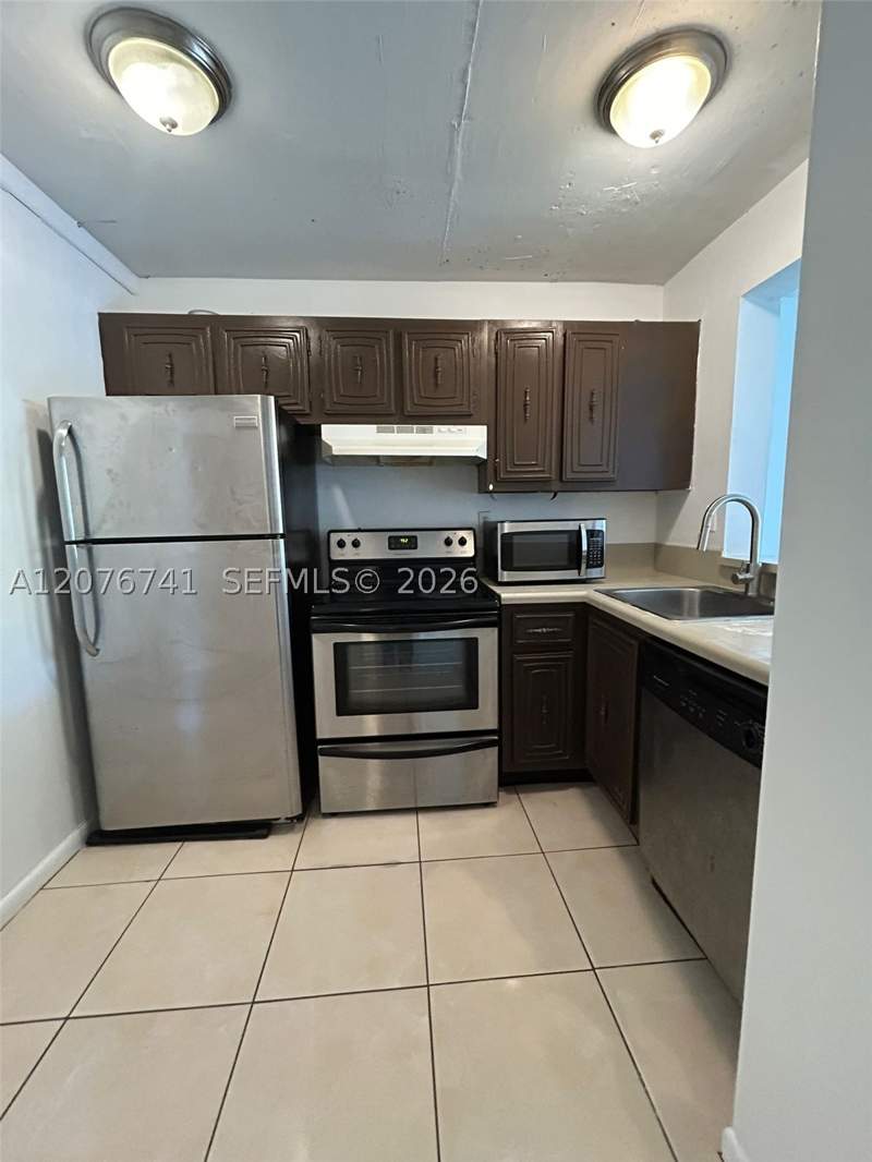 1 bedroom Condominium at 496 NW 165th St Rd D-310, Montecarlo Condo, Miami — photo 3