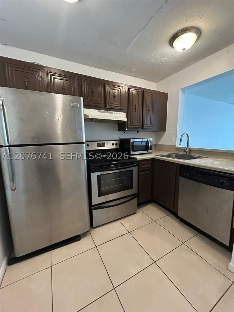1 bedroom Condominium at 496 NW 165th St Rd D-310, Montecarlo Condo, Miami — photo 4