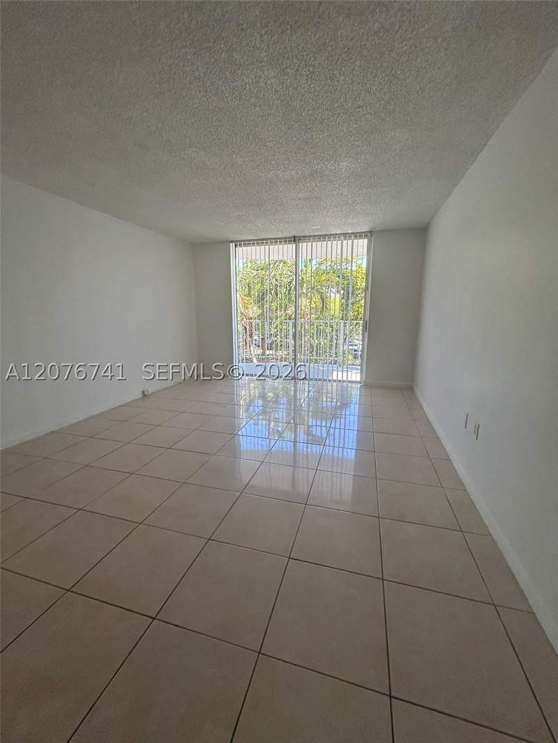 1 bedroom Condominium at 496 NW 165th St Rd D-310, Montecarlo Condo, Miami — photo 5