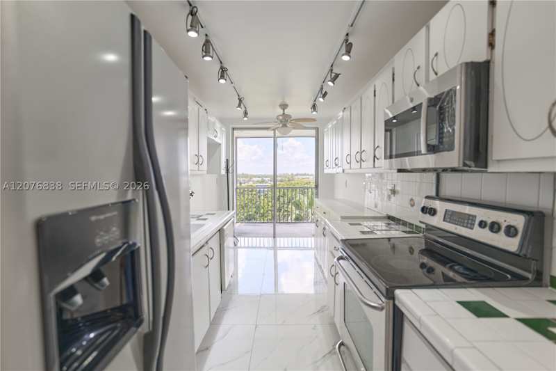 2 bedroom Condominium at 1750 NE 191st St 829-4, Jade Winds Group-Daisy GA, Miami — photo 1
