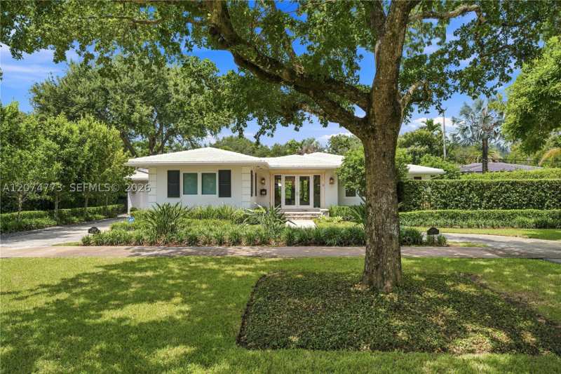 3 bedroom SingleFamilyResidence at 3267 Riviera Dr, C Gab Country Club Sec 6, Coral Gables — photo 1