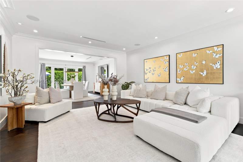 3 bedroom SingleFamilyResidence at 3267 Riviera Dr, C Gab Country Club Sec 6, Coral Gables — photo 2