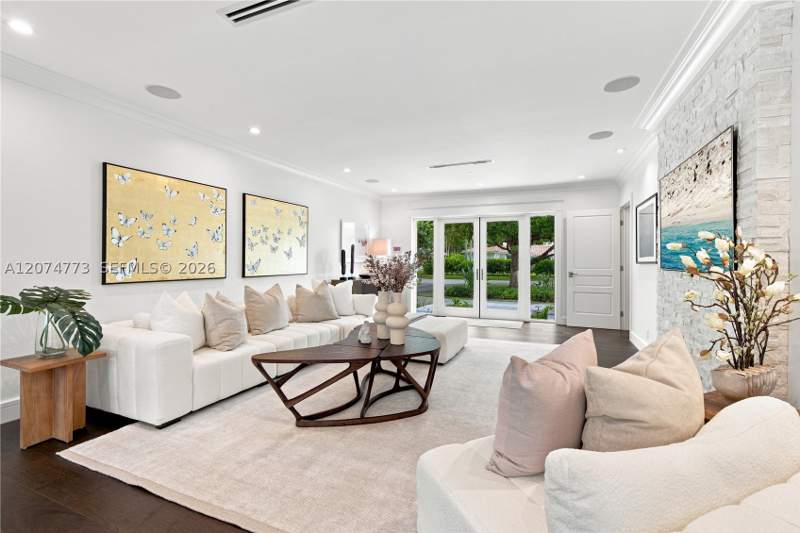 3 bedroom SingleFamilyResidence at 3267 Riviera Dr, C Gab Country Club Sec 6, Coral Gables — photo 3