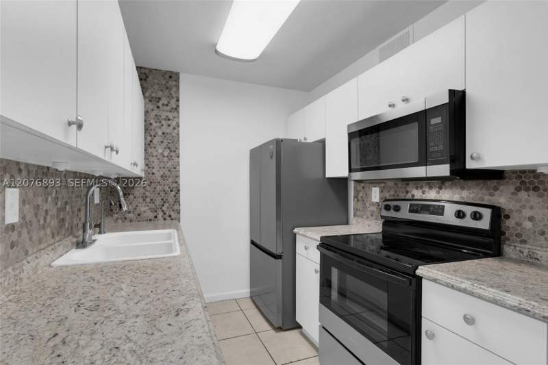 2 bedroom Condominium at 7100 Fairway Dr K11, Cypress Village Condo, Miami Lakes — photo 5