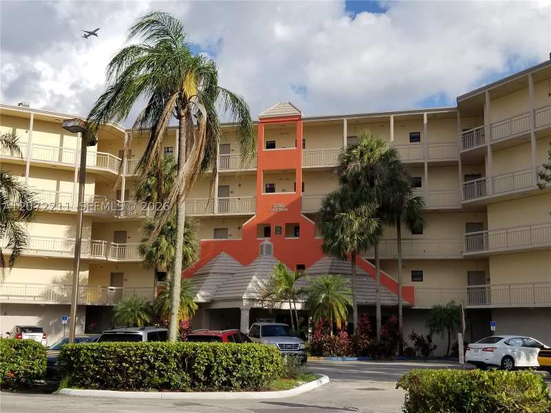 1 bedroom Condominium at 8290 Lake Dr 440, Las Vistas At Doral Condo, Doral — photo 1