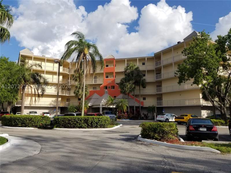 1 bedroom Condominium at 8290 Lake Dr 440, Las Vistas At Doral Condo, Doral — photo 2