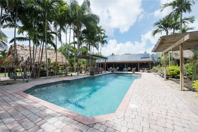 7 bedroom SingleFamilyResidence at 15720 SW 258th St, Redlands, Homestead — photo 1