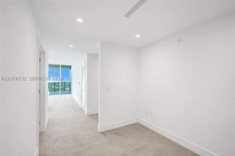 2411 Laguna Circle 2511, North Miami FL - photo 19 of 130