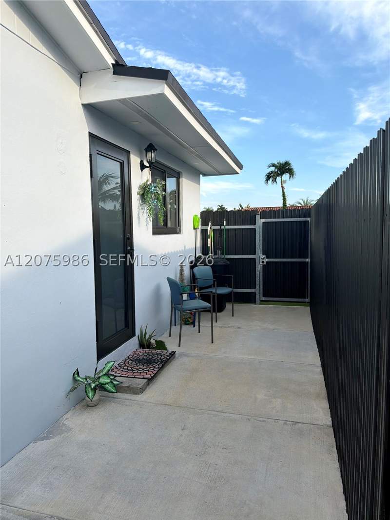 4 bedroom SingleFamilyResidence at 14072 SW 80th St, Kendale Lakes Sec One, Miami — photo 2