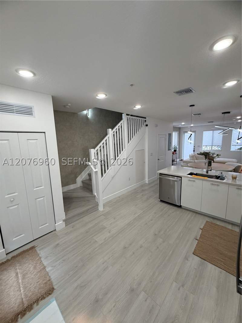 3 bedroom SingleFamilyResidence at 10300 NW 66th St, Landmark At Doral, Doral — photo 5