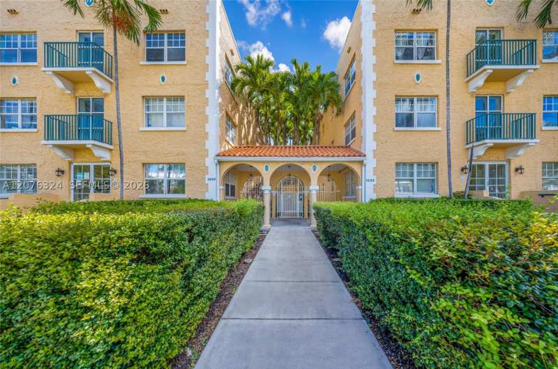 2 bedroom Condominium at 1255 Pennsylvania Ave 307, The Roosevelt Condo, Miami Beach — photo 1