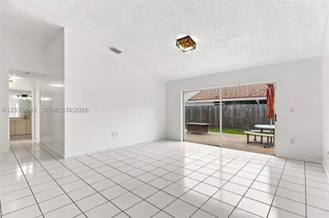 19181 NW 89th Ave, Hialeah FL - photo 10 of 40