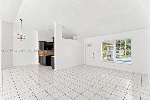 19181 NW 89th Ave, Hialeah FL - photo 11 of 40