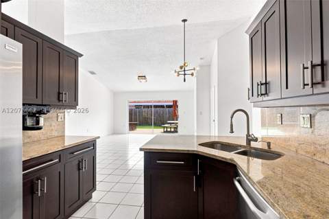 19181 NW 89th Ave, Hialeah FL - photo 13 of 40