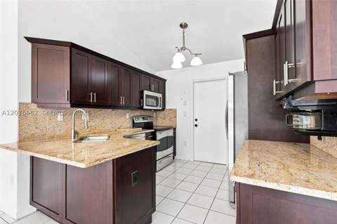 19181 NW 89th Ave, Hialeah FL - photo 14 of 40