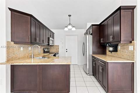 19181 NW 89th Ave, Hialeah FL - photo 16 of 40
