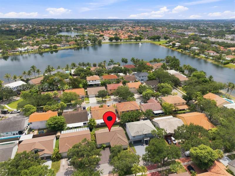 3 bedroom SingleFamilyResidence at 19181 NW 89th Ave, Lakes On The Green Gwendo, Hialeah — photo 4