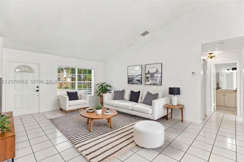 19181 NW 89th Ave, Hialeah FL - photo 6 of 40