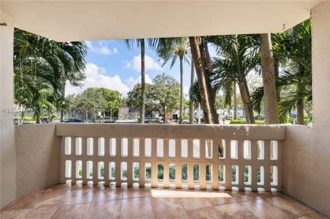 90 Edgewater Dr 104, Coral Gables FL - photo 11 of 33