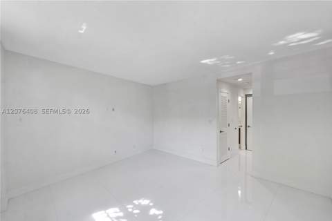 90 Edgewater Dr 104, Coral Gables FL - photo 12 of 33