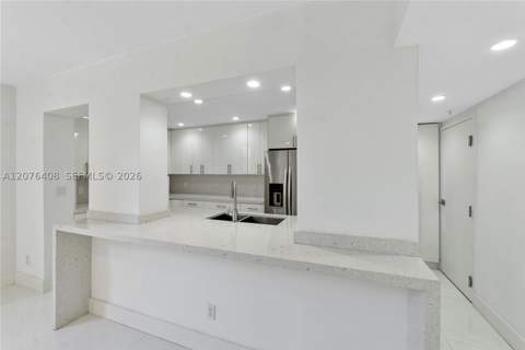 90 Edgewater Dr 104, Coral Gables FL - photo 6 of 33