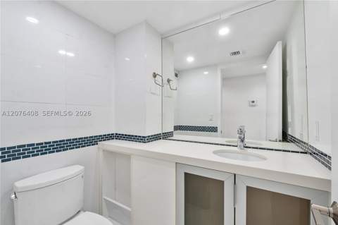 90 Edgewater Dr 104, Coral Gables FL - photo 7 of 33