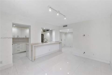 90 Edgewater Dr 104, Coral Gables FL - photo 8 of 33