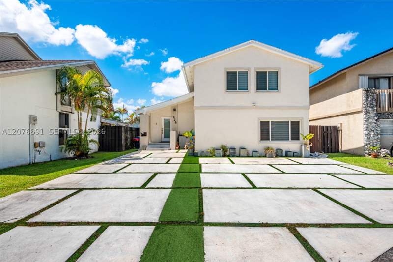 4 bedroom SingleFamilyResidence at 928 NW 106th Ave Cir, Fontainebleau Park West V, Miami — photo 3
