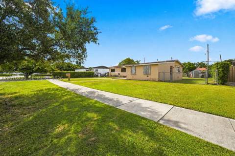 9500 Cutler Ridge Dr, Cutler Bay FL - photo 9 of 45