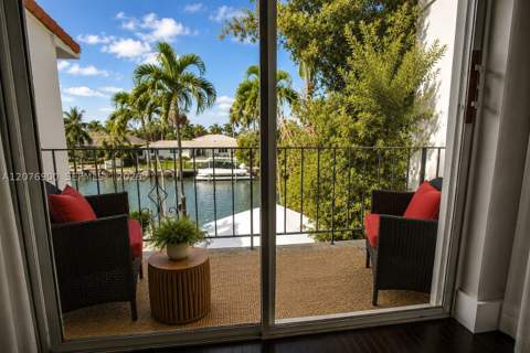 2117 NE 123rd St, North Miami FL - photo 7 of 11
