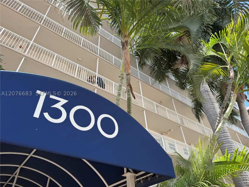 1 bedroom Condominium at 1300 Lincoln Rd E705, Lincoln Towers Condo, Miami Beach — photo 1
