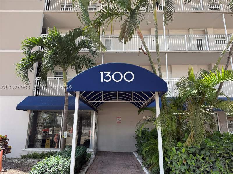 1 bedroom Condominium at 1300 Lincoln Rd E705, Lincoln Towers Condo, Miami Beach — photo 5