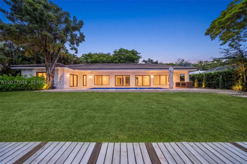 4 bedroom SingleFamilyResidence at 1520 Lugo Ave, Coral Bay Sec C, Coral Gables — photo 2