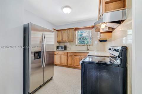 9354 Caribbean Blvd, Cutler Bay FL - photo 14 of 47