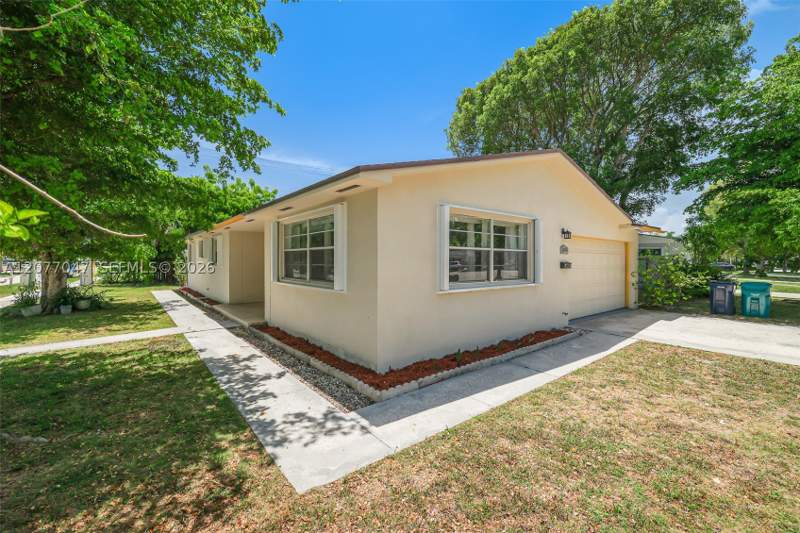 3 bedroom SingleFamilyResidence at 9354 Caribbean Blvd, Pine Tree Manor Sec 1, Cutler Bay — photo 3
