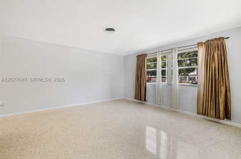 9354 Caribbean Blvd, Cutler Bay FL - photo 7 of 47