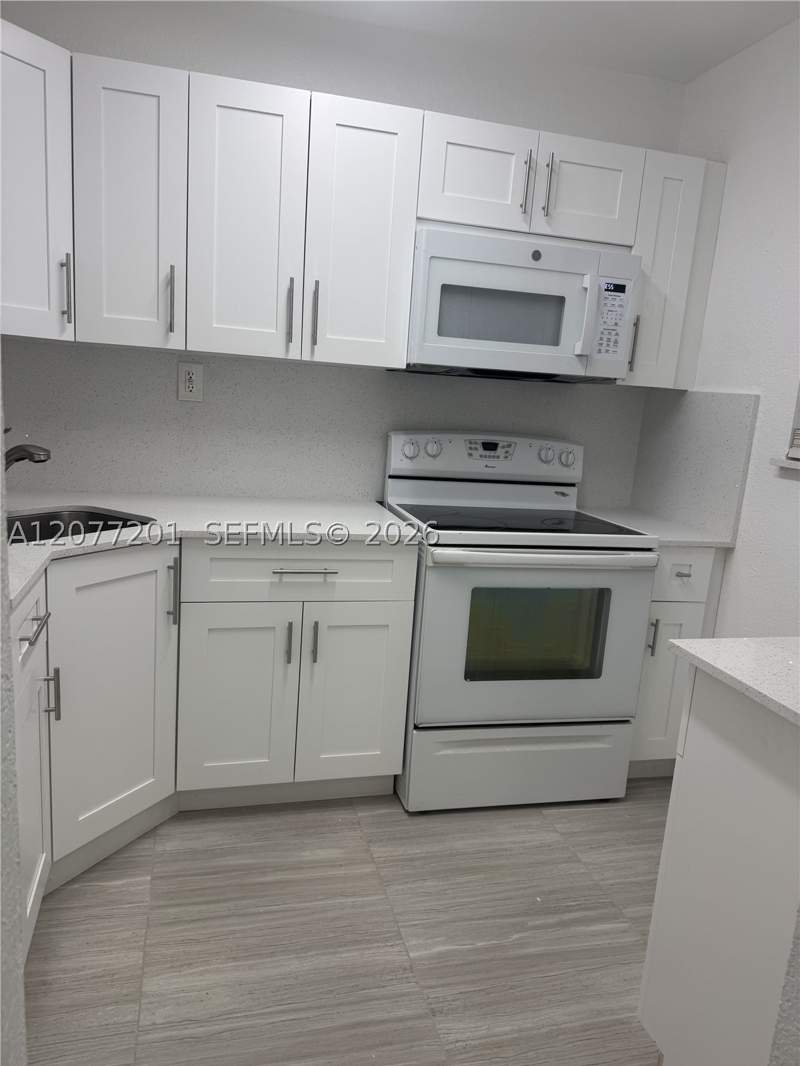 2 bedroom Condominium at 17255 SW 95th Ave 211, Village Homes & Condos At, Palmetto Bay — photo 2