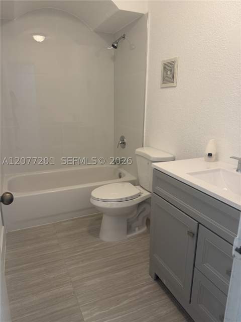 17255 SW 95th Ave 211, Palmetto Bay FL - photo 6 of 11