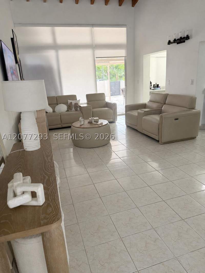 3 bedroom Condominium at 9171 Fontainebleau Blvd 5, Oakview Condo No 1, Miami — photo 2