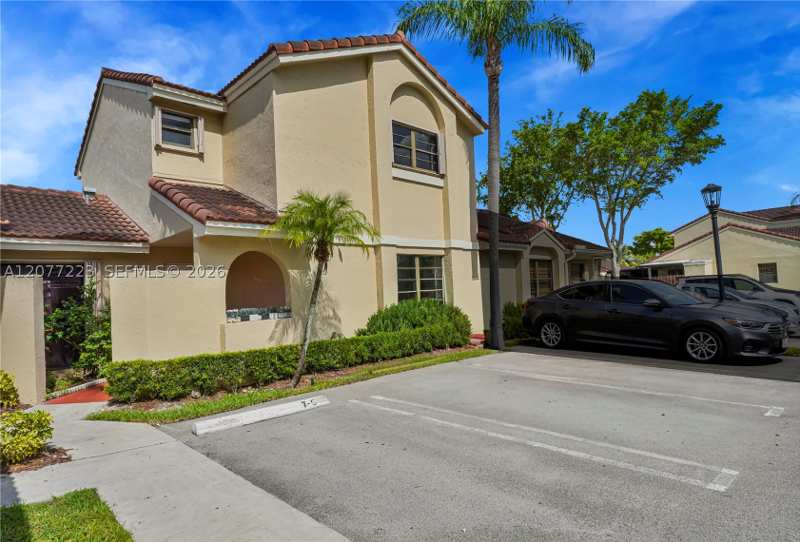 2 bedroom Condominium at 6538 NW 170th Ter, Villa Homes At The Moors, Hialeah — photo 1