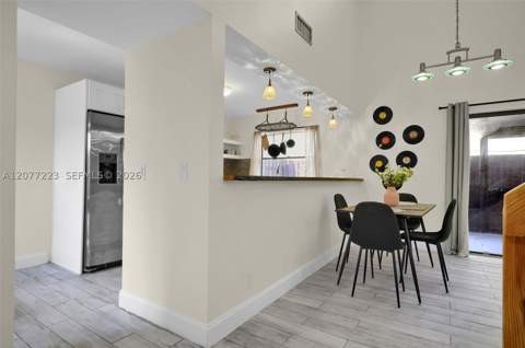 6538 NW 170th Ter, Hialeah FL - photo 7 of 29