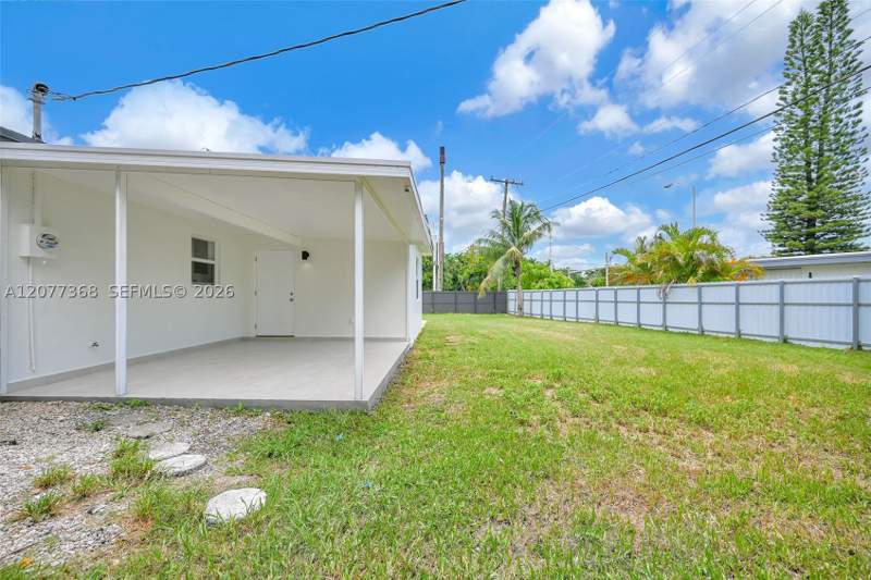 4 bedroom SingleFamilyResidence at 28740 SW 143rd Ct, Pleasure Vlg Sec 1, Homestead — photo 5