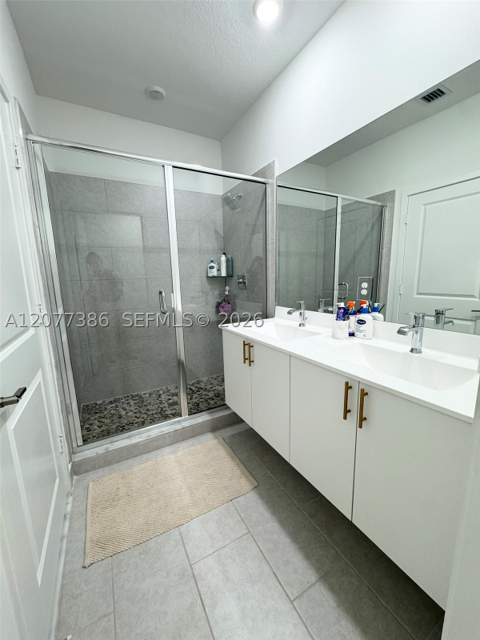 4867 NW 84th Ave, Doral FL - photo 11 of 20