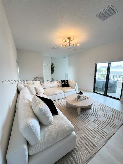 4867 NW 84th Ave, Doral FL - photo 15 of 20